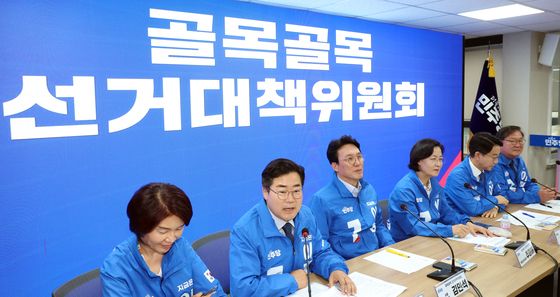 골목골목 선거대책위원 발언하는 박찬대