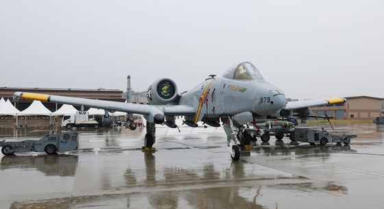 퇴역 앞둔 A-10 공격기