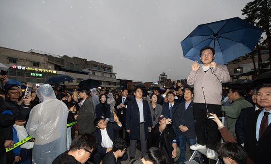 대가야광장 중심에 선 이재명