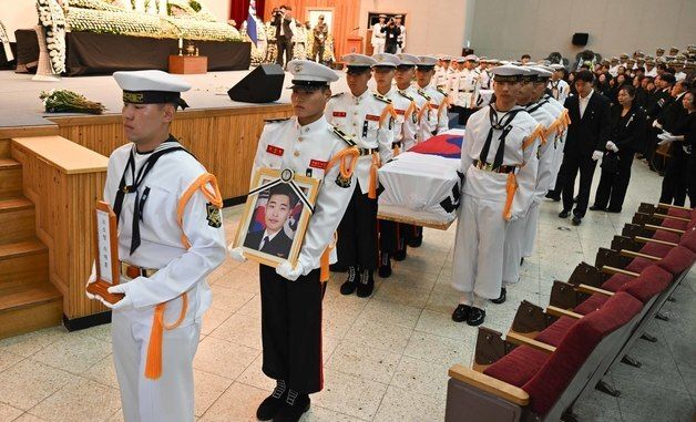 해군 초계기 순직 승무원 영결식 엄수