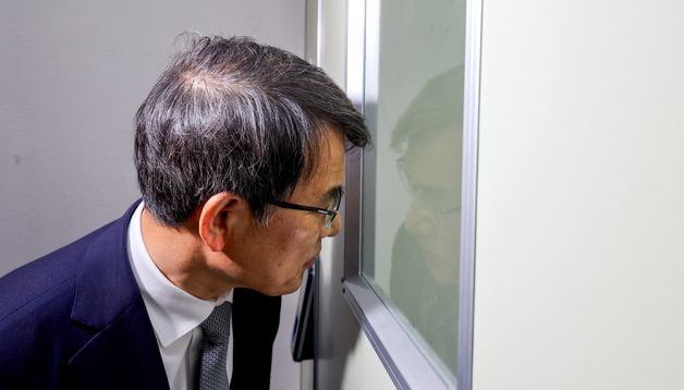 사전우편투표함 보관 상황 점검하는 노태악 중앙선거관리위원장