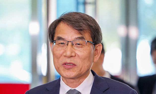 취재진 앞에서 발언하는 노태악 중앙선거관리위원장