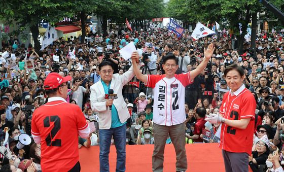 전병헌 대표와 손잡은 김문수 후보