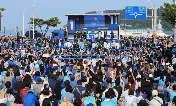 울산 일산해수욕장 유세 펼치는 이재명 후보