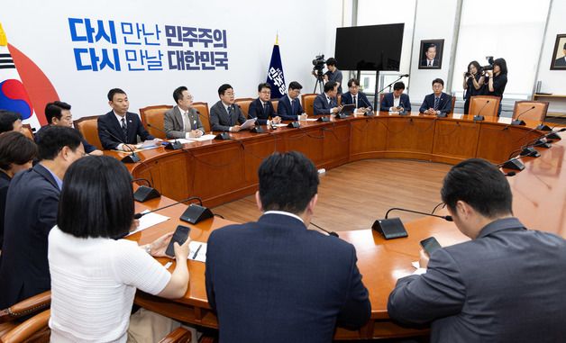 박찬대 원내대표 '마지막 원내대책회의 주재'