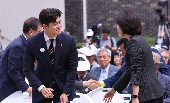 인사 나누는 김용태·허은아