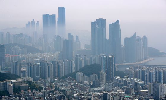 해무 밀려드는 해운대