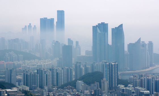 부산 해운대에 낀 해무