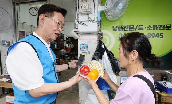 '중구통'으로 결재하는 김제선 구청장
