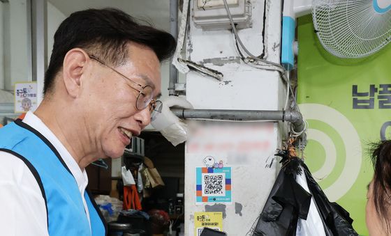 '중구통' 출시 기념 장보는 김제선 중구청장