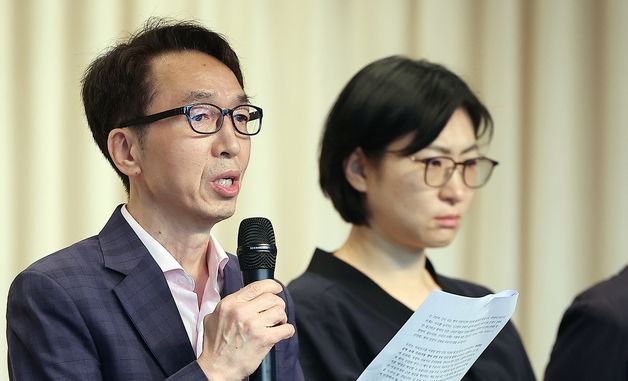 기자회견문 낭독하는 김성주 대표