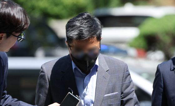 영장심사 출석하는 IBK기업은행 현직 직원