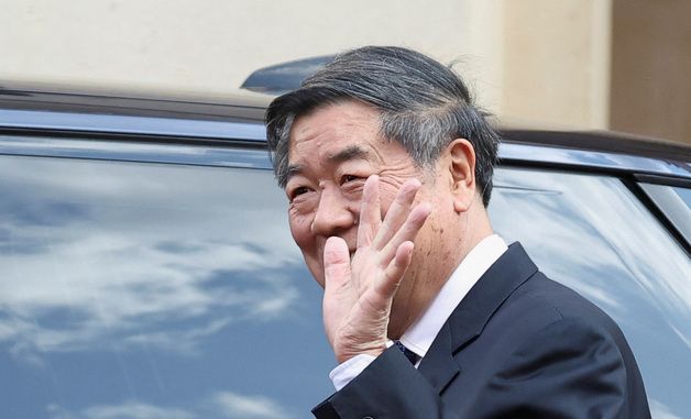 [포토] "미국과 협상 중" 인사하는 중국 허리펑 부총리