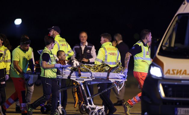 [포토] 치료 받기 위해 이탈리아에 도착한 11세 팔레스타인 소년