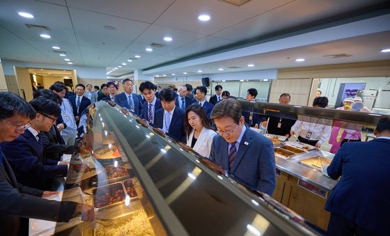 이재명 대통령, 사진·영상 기자들과 식사