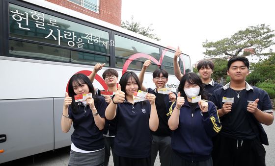 헌혈하는 우리는 씩씩한 고3