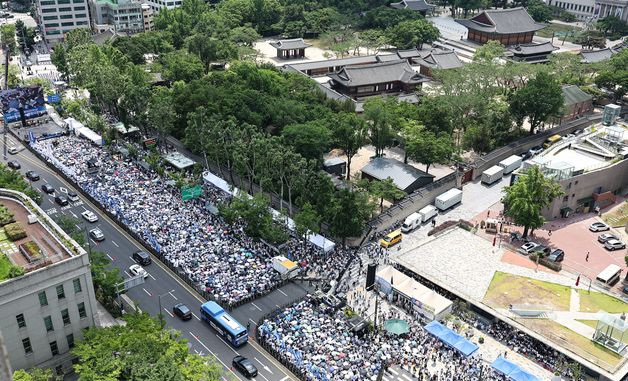 서울시청 인근에서 열린 퀴어 반대 집회