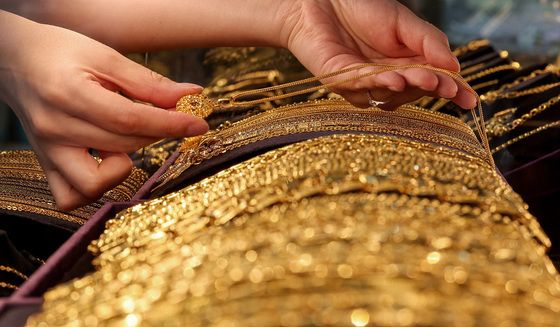 중동 불안 속 금값 고공 행진