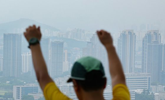 기지개 켜던 집값 멈추나