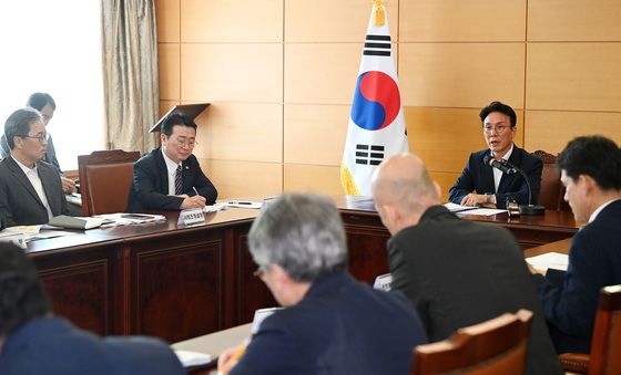 사회분야 부처 업무보고 받는 김민석 총리 후보자