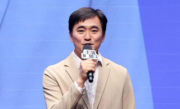 소감 말하는 김석훈