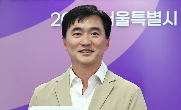 김석훈, 미소 짓는 홍길동