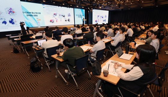 EU 탄소국경조정제도 설명 듣는 중소기업 관계자들