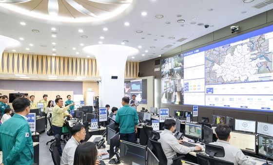 장마예방 대비태세 현장 점검하는 김민석 총리 후보자