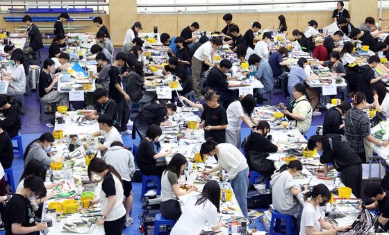 아트앤디자인 실기대회 집중하는 학생들