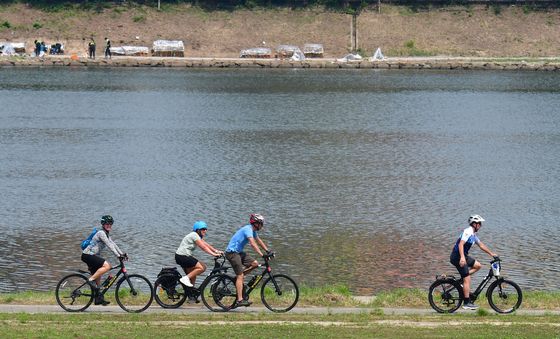 형산강 따라 달려요