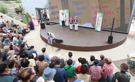 대구 김광석길에서 '중구 한바퀴'