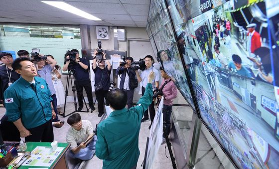 지하철 CCTV 살펴보는 오세훈