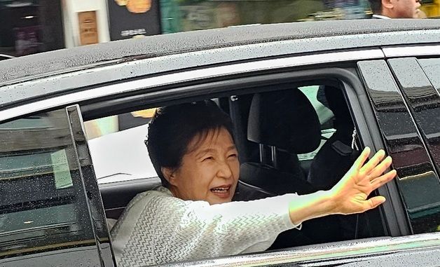 진주중앙시장 방문한 박근혜 전 대통령