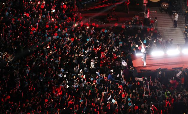 김문수 후보 유세현장에 모인 지지자들