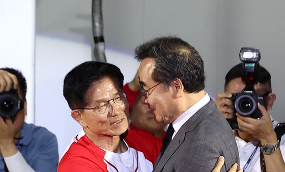 포옹하는 김문수·이낙연