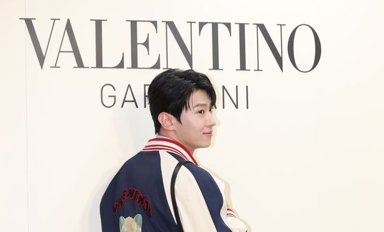 덱스, 근육질 미남의 반전 귀요미 뒤태