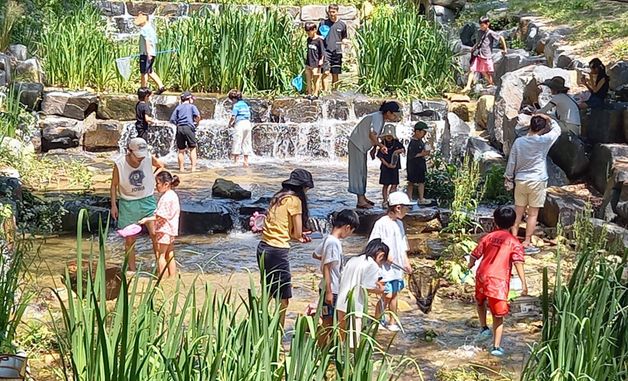 비 그치고 햇살…낮 최고 30도 안팎 무더위