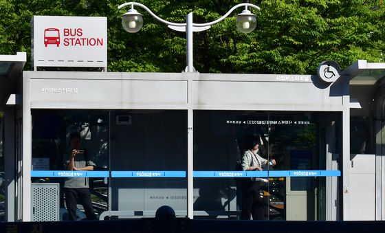 폭염 땐 스마트 정류장으로 대피하세요