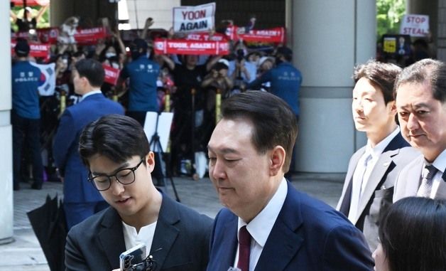 尹 전 대통령, 8차 공판 출석