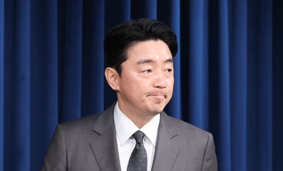 첫 장관 인선 발표하는 강훈식 비서실장