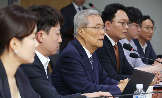 개혁신당 대선 평가 세미나 기념사 하는 김종인