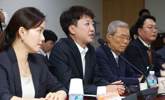 개혁신당 대선 평가 세미나 기념사 하는 이준석