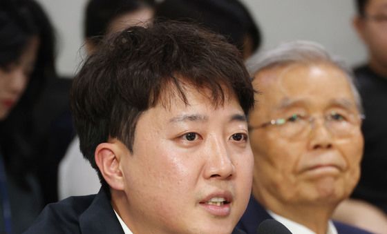 개혁신당 대선 평가 세미나 기념사 하는 이준석