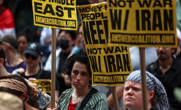 [포토] "이란 공습 반대" 외치는 미국 반전 시위대