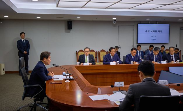 이재명 대통령, 제1차 수석·보좌관회의 주재