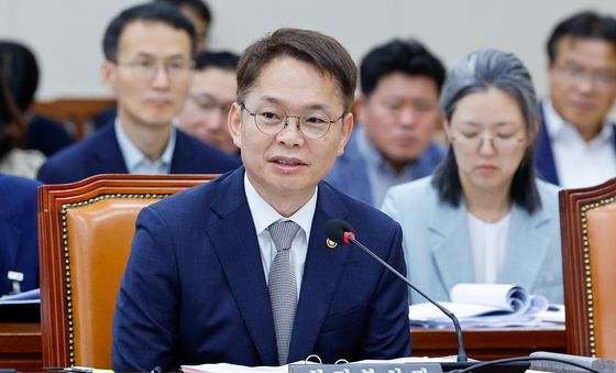 답변하는 이병화 차관