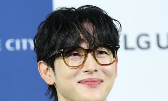 임시완, 근사한 안경오빠