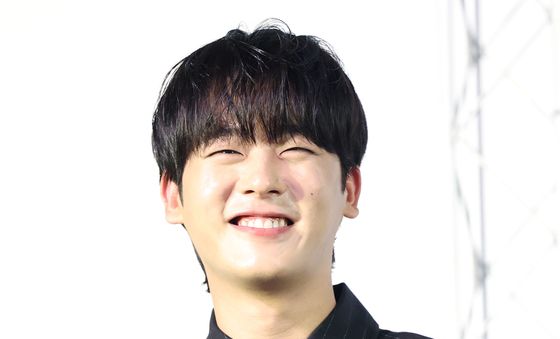 이정하, 무공해 미소