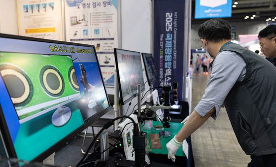 2D, 3D 촬영이 가능한 고해상도 줌 영상현미경