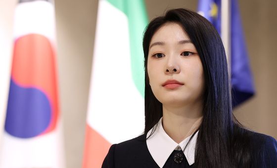 생각에 잠긴 '피겨여왕' 김연아